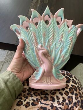Vintage Royal HaegerPeacock Vase Pink Blue Pastel Art Pottery USA MCM  R453 Mint